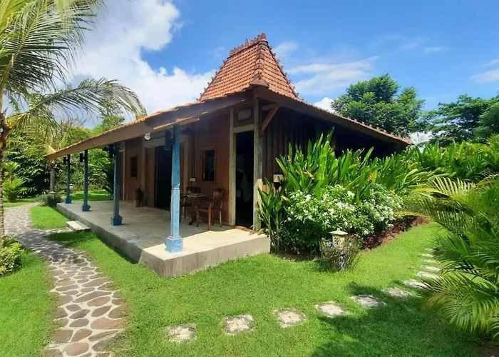 Le Petit Leon's Traditional Wooden House 3* Tegallengah
