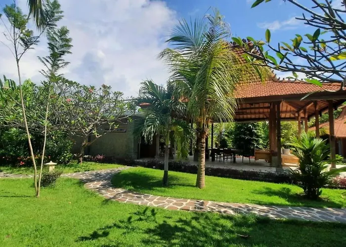 Le Petit Leon's Traditional Wooden House ベッド・アンド・ブレックファスト