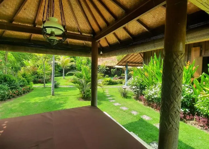 Le Petit Leon's Traditional Wooden House ベッド・アンド・ブレックファスト Tegallengah