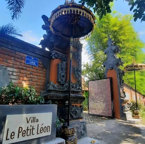 Le Petit Leon's Traditional Wooden House ベッド・アンド・ブレックファスト Tegallengah