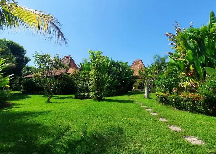Le Petit Leon's Traditional Wooden House 3*