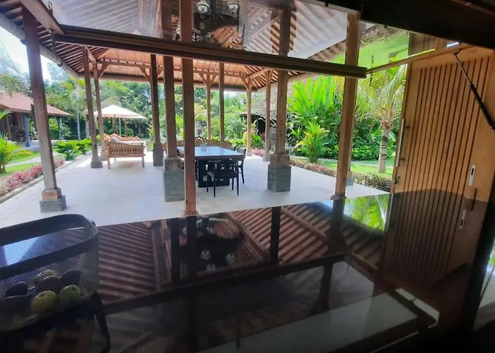 Bed and breakfast Le Petit Leon's Traditional Wooden House