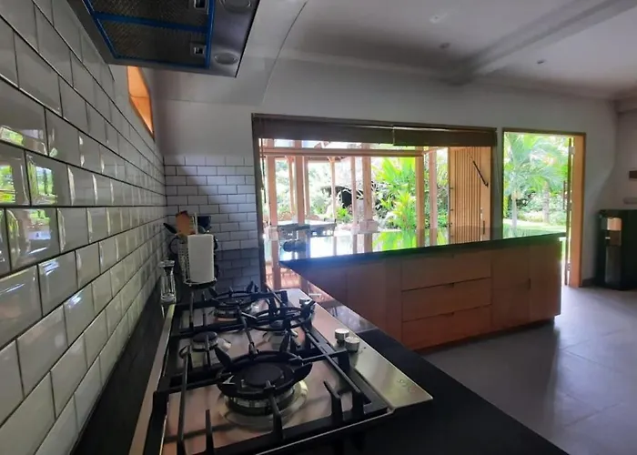 Le Petit Leon's Traditional Wooden House Tegallengah