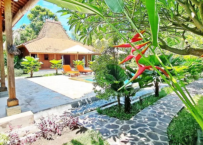 Le Petit Leon's Traditional Wooden House 3* Tegallengah
