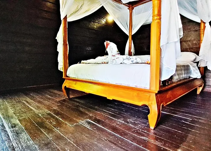 ベッド・アンド・ブレックファスト Le Petit Leon's Traditional Wooden House Tegallengah