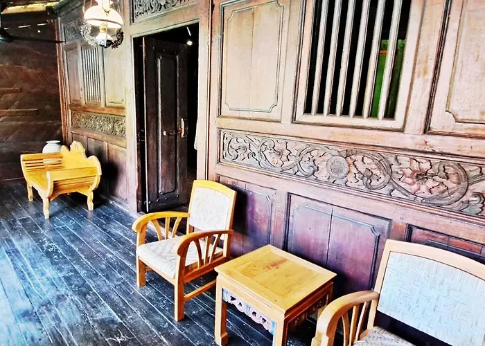 Le Petit Leon's Traditional Wooden House ベッド・アンド・ブレックファスト