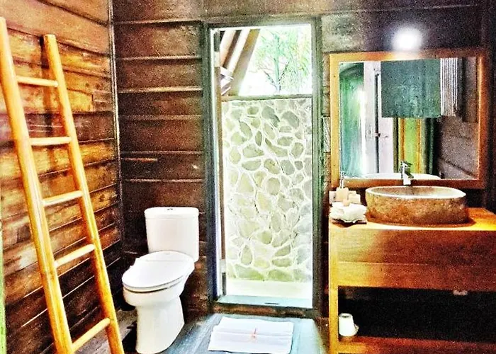 ベッド・アンド・ブレックファスト Le Petit Leon's Traditional Wooden House Tegallengah
