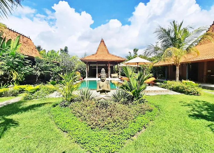 Le Petit Leon's Traditional Wooden House 3* Tegallengah
