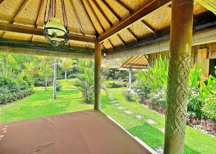Le Petit Leon's Traditional Wooden House