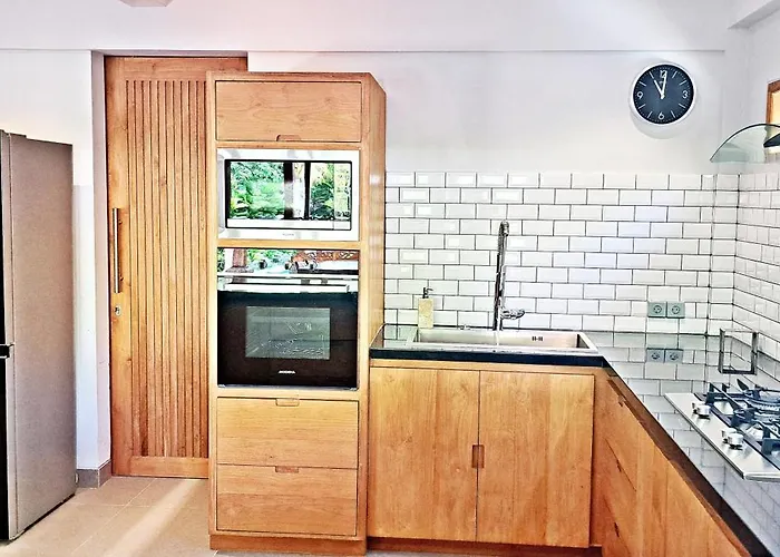 Le Petit Leon's Traditional Wooden House ベッド・アンド・ブレックファスト Tegallengah