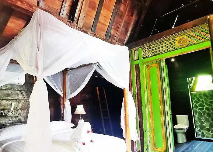 Le Petit Leon's Traditional Wooden House 3* Tegallengah