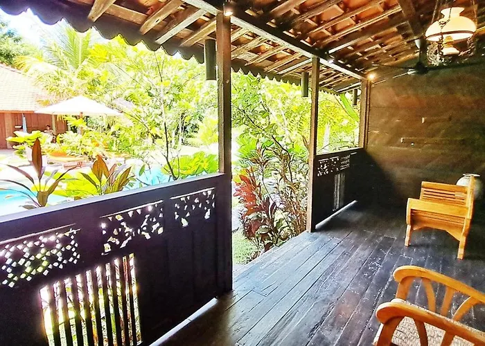 ベッド・アンド・ブレックファスト Le Petit Leon's Traditional Wooden House Tegallengah