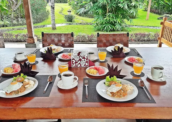 Le Petit Leon's Traditional Wooden House Tegallengah