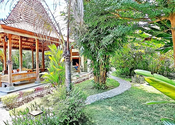 ベッド・アンド・ブレックファスト Le Petit Leon's Traditional Wooden House