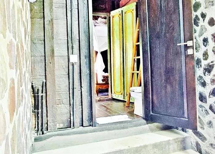 Le Petit Leon's Traditional Wooden House ベッド・アンド・ブレックファスト Tegallengah