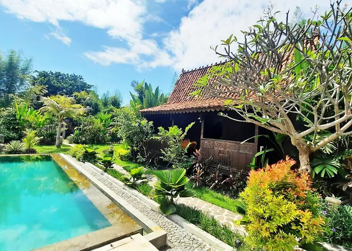 Le Petit Leon's Traditional Wooden House 3* Tegallengah