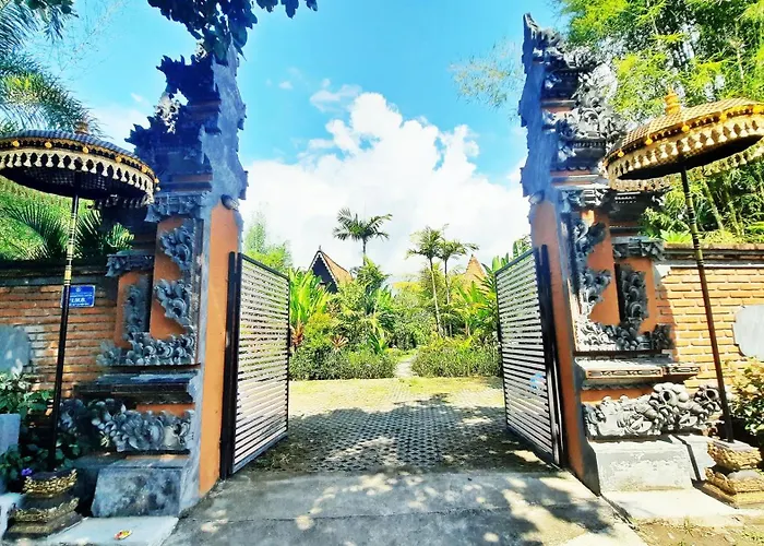 Le Petit Leon's Traditional Wooden House ベッド・アンド・ブレックファスト