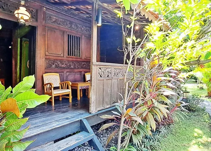 Le Petit Leon's Traditional Wooden House 3* Tegallengah