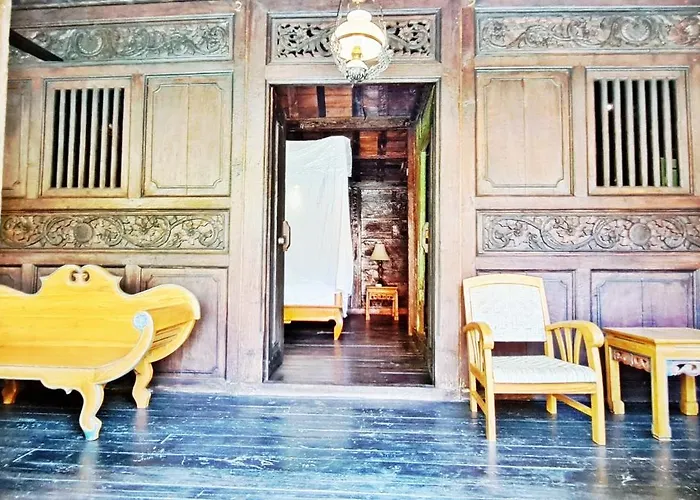 ベッド・アンド・ブレックファスト Le Petit Leon's Traditional Wooden House 3*